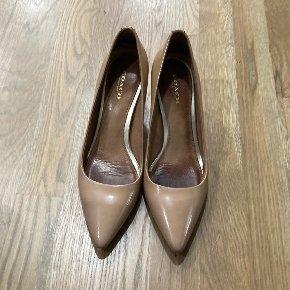 Coach Women’s Tan Leather Closed Toe Formal Pumps Heels Luxury